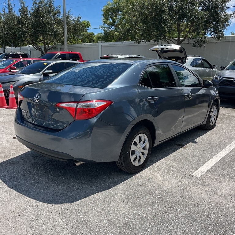 2015 Toyota Corolla LE photo 3