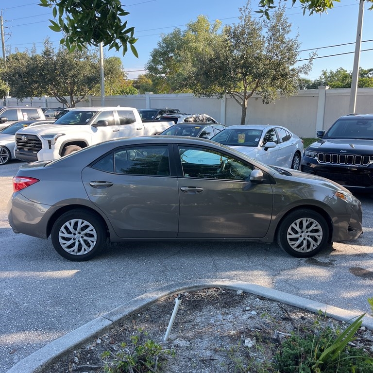 2019 Toyota Corolla LE's photo