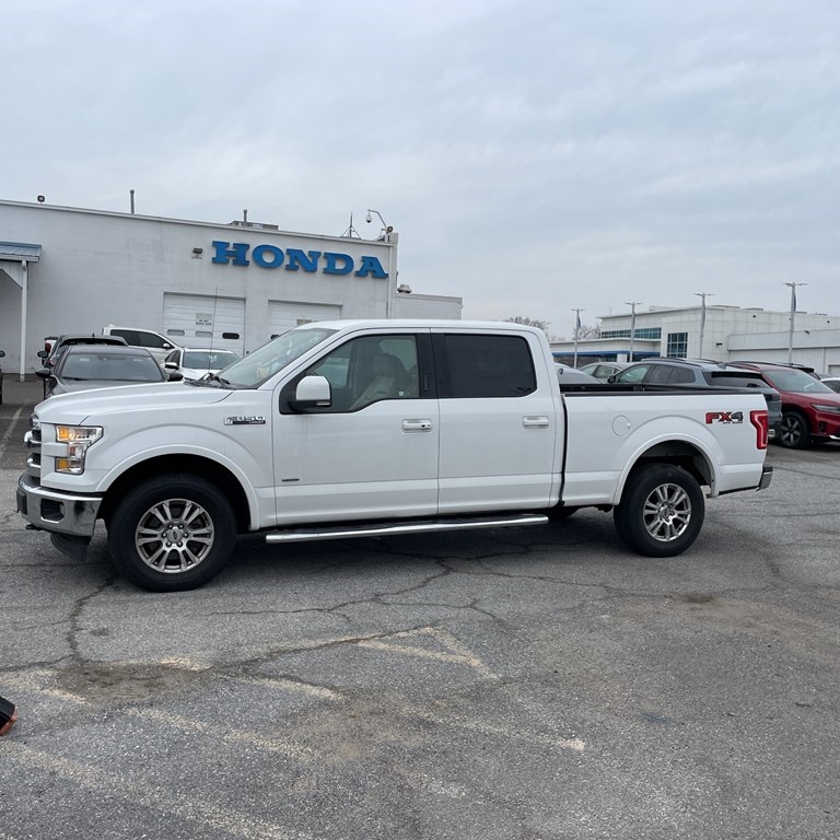 2017 Ford F-150 SuperCrew Crew Cab 139" Lariat 4WD