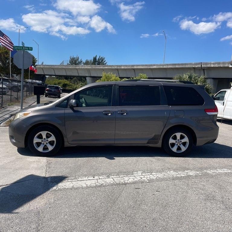 2012 Toyota Sienna 5dr 7-Pass Van V6 LE AAS FWD (Natl)