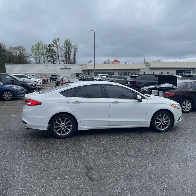 2017 Ford Fusion SE FWD