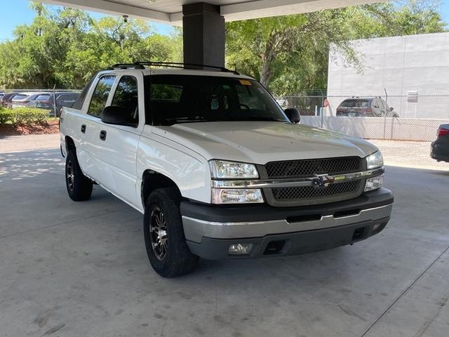 White 2005 Chevrolet Avalanche Pickup Truck Four-Wheel Drive Automatic