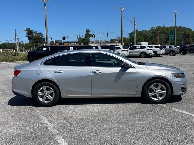 Silver 2021 Chevrolet Malibu Sedan Front-Wheel Drive Continuously Variable Transmission