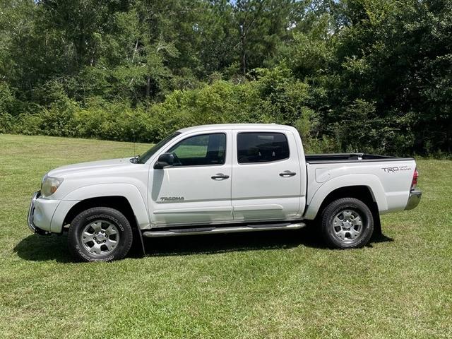 White 2009 Toyota Tacoma Pickup Truck 4X2 Automatic