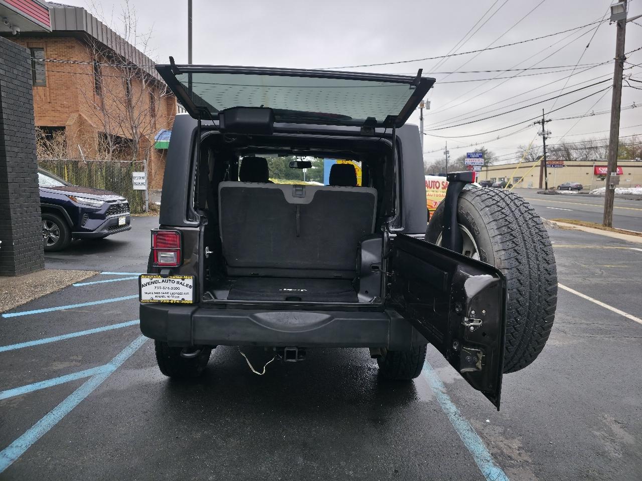 Jeep Wrangler Sahara 4WD 2013