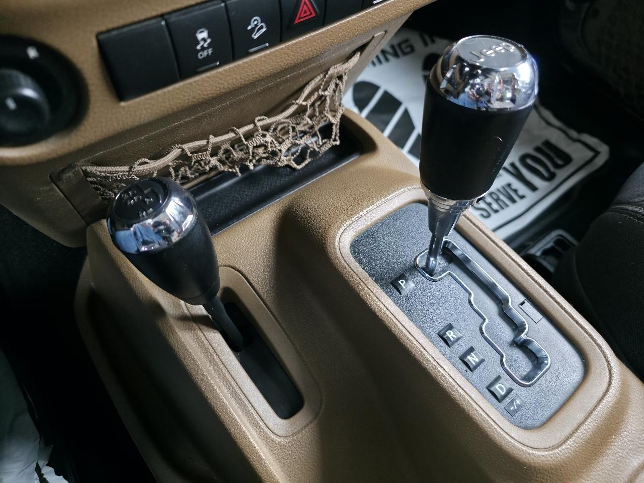 Jeep Wrangler Sahara 4WD 2013