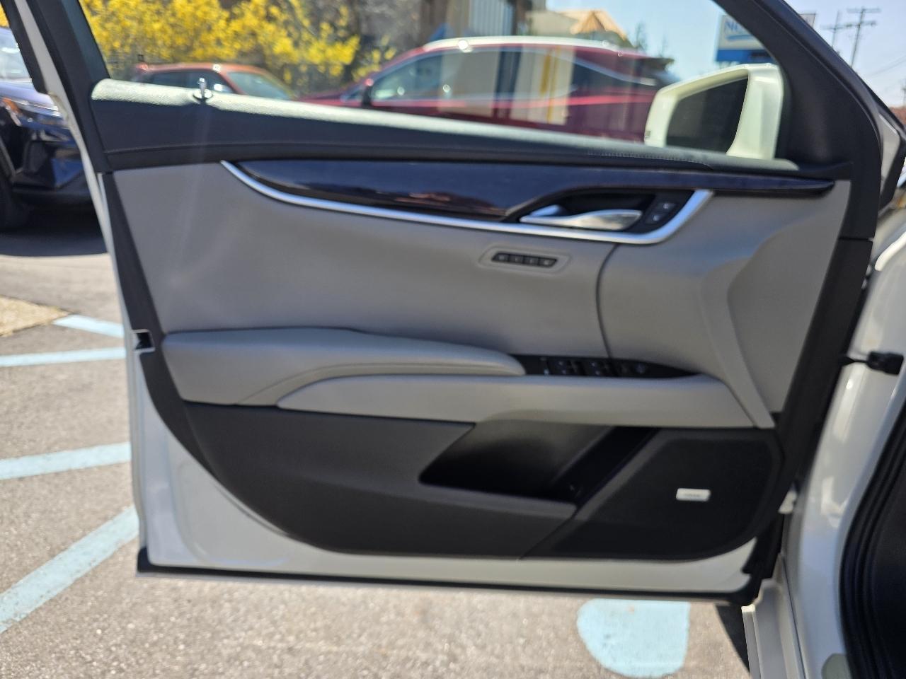 Cadillac XTS Luxury AWD 2014