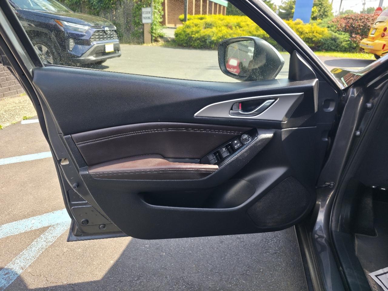 Mazda MAZDA3 s Touring AT 4-Door 2018