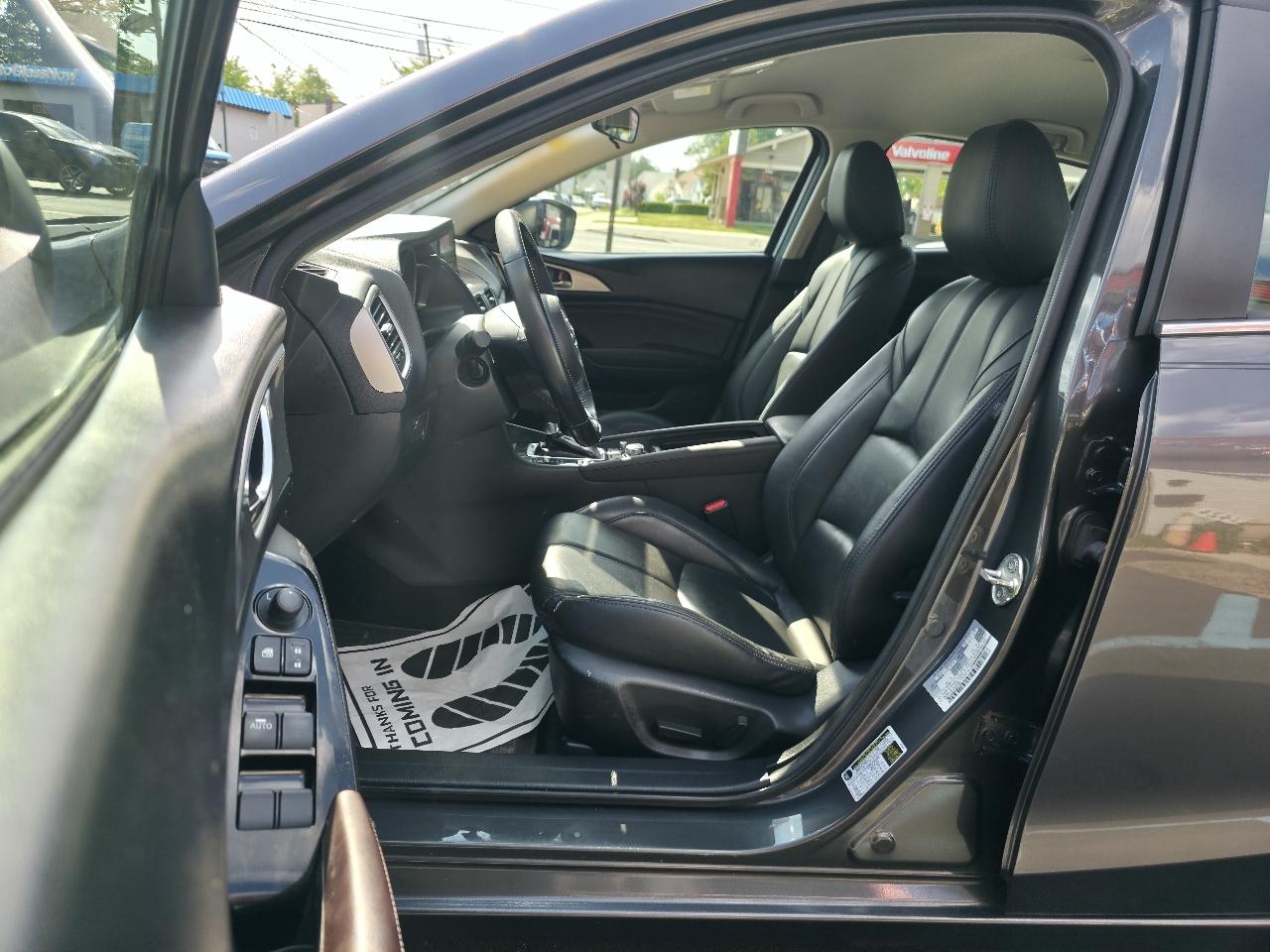 Mazda MAZDA3 s Touring AT 4-Door 2018