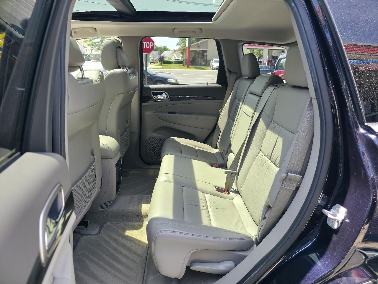 Jeep Grand Cherokee Laredo 4WD 2011