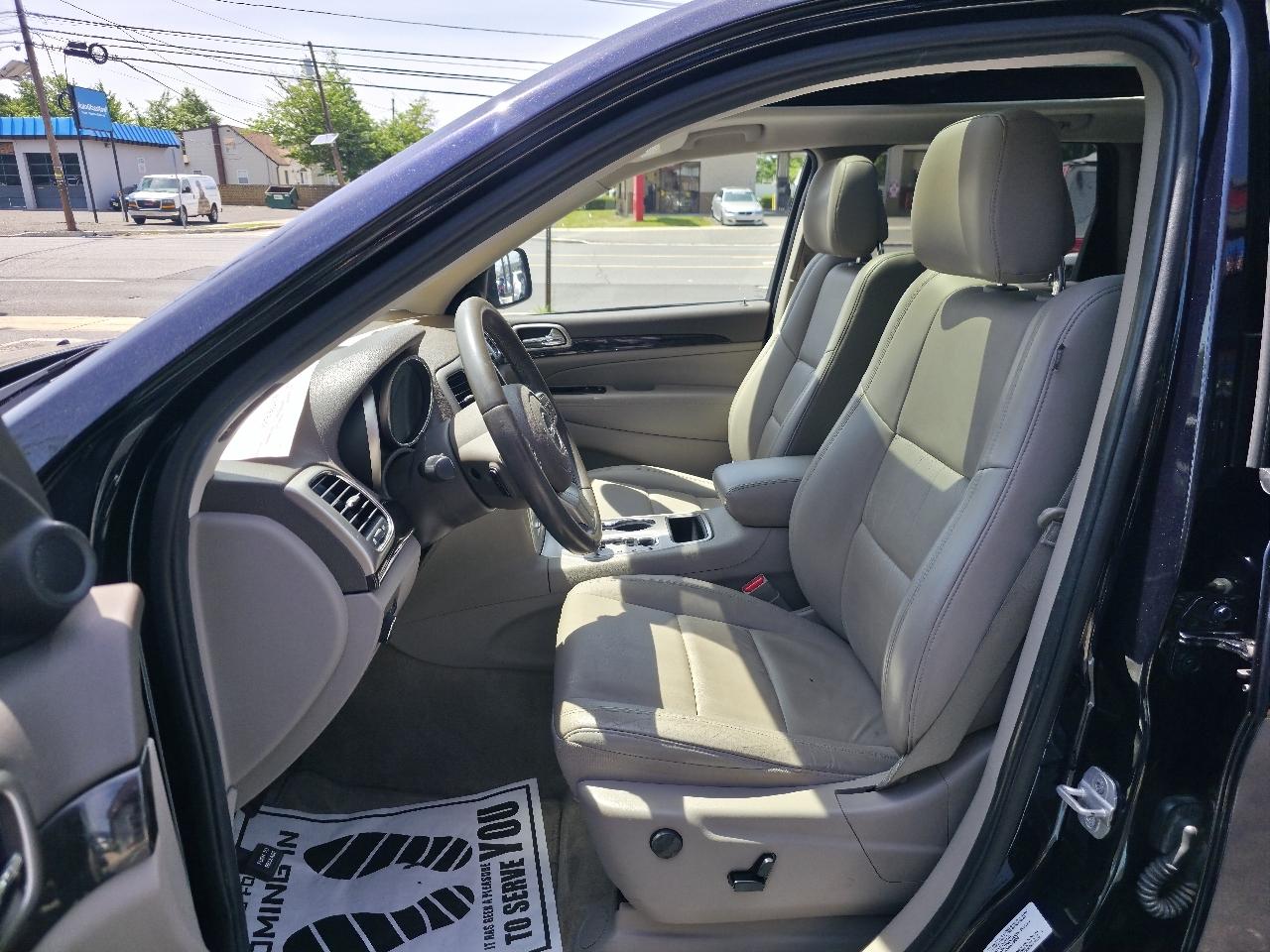Jeep Grand Cherokee Laredo 4WD 2011