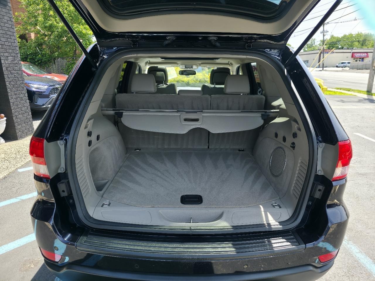 Jeep Grand Cherokee Laredo 4WD 2011