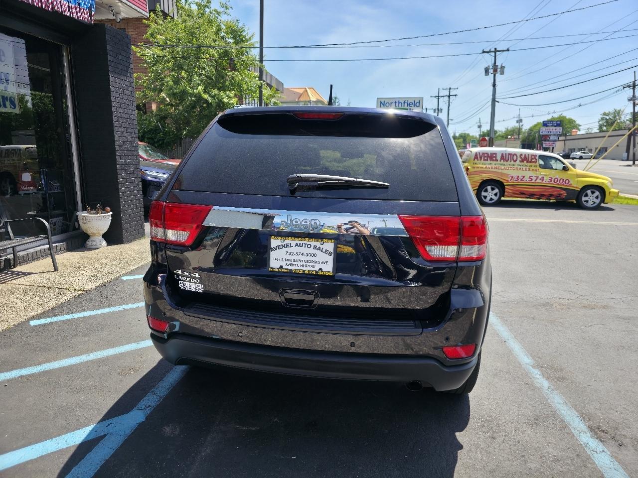 Jeep Grand Cherokee Laredo 4WD 2011