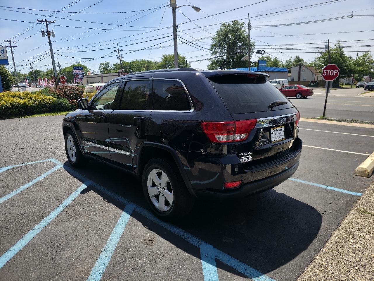 Jeep Grand Cherokee Laredo 4WD 2011