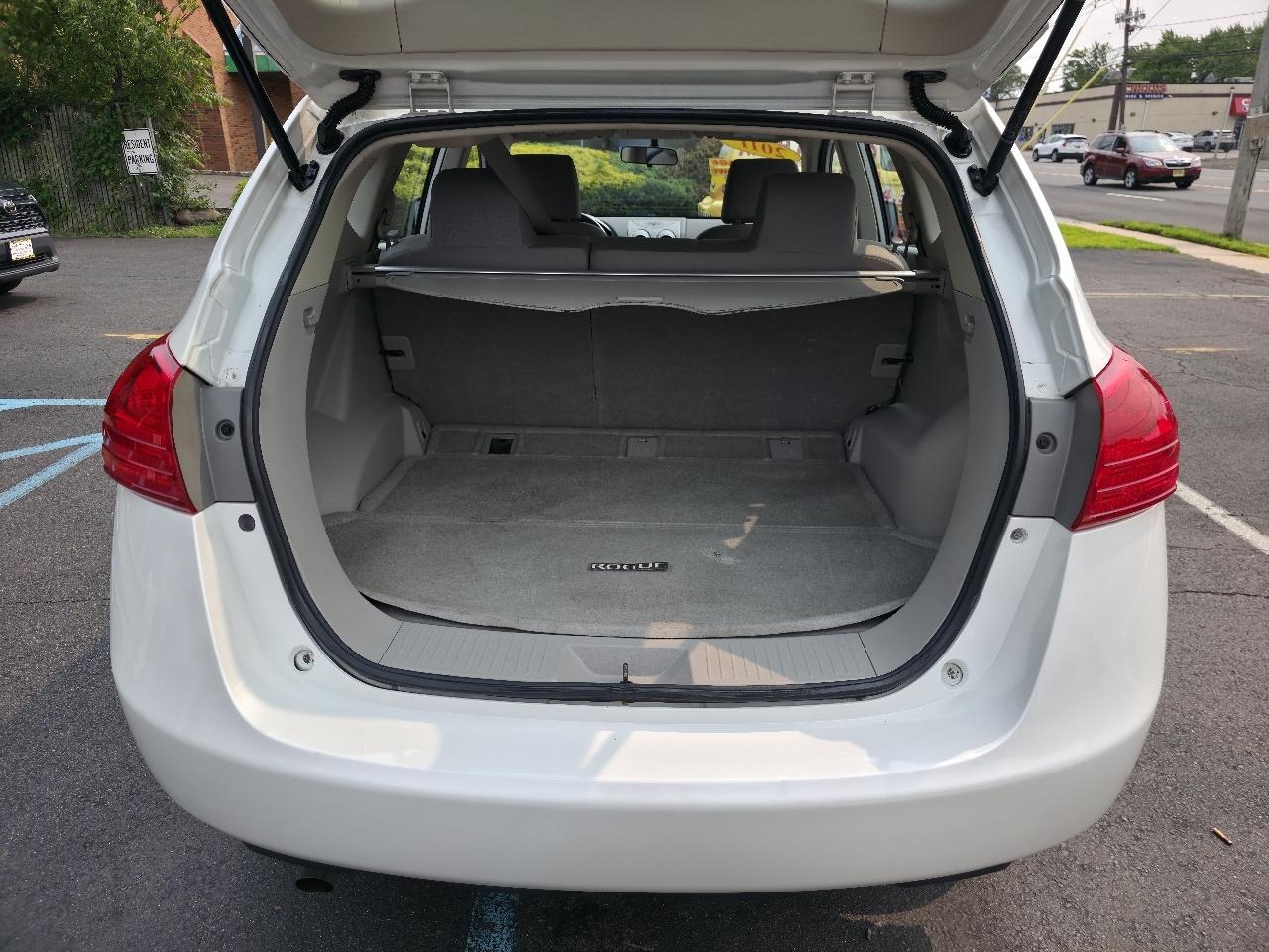 Nissan Rogue S FWD Krom Edition 2011
