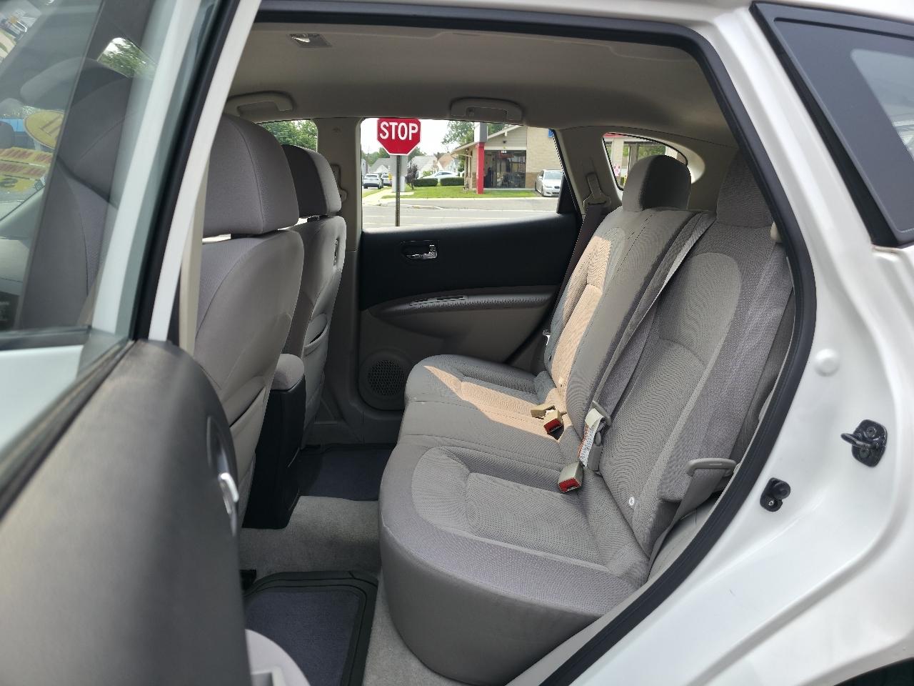 Nissan Rogue S FWD Krom Edition 2011