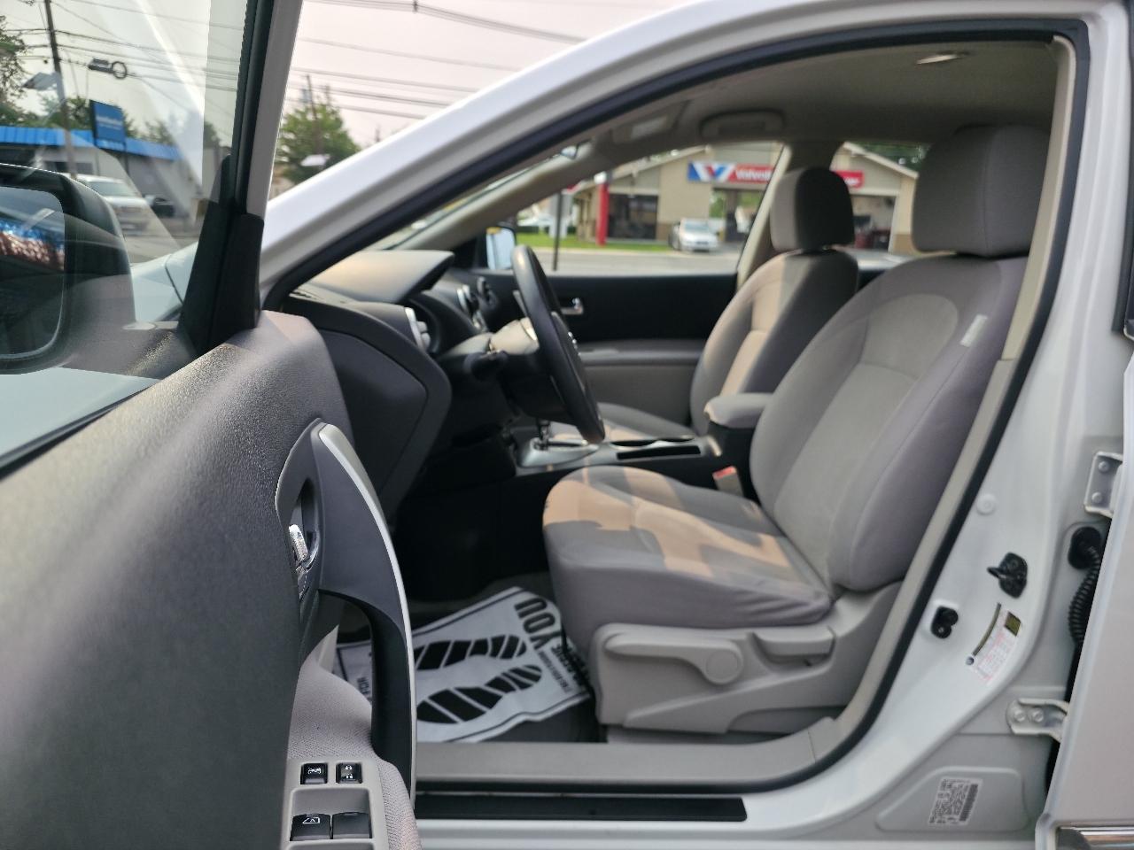 Nissan Rogue S FWD Krom Edition 2011