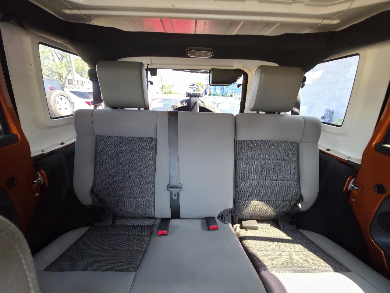 Jeep Wrangler Unlimited Sahara 4WD 2010