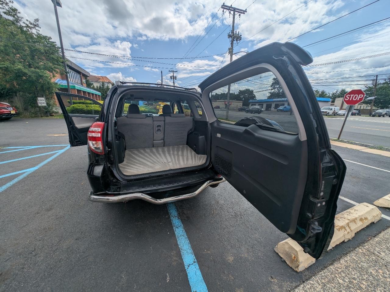 Toyota RAV4 Base I4 4WD 2011