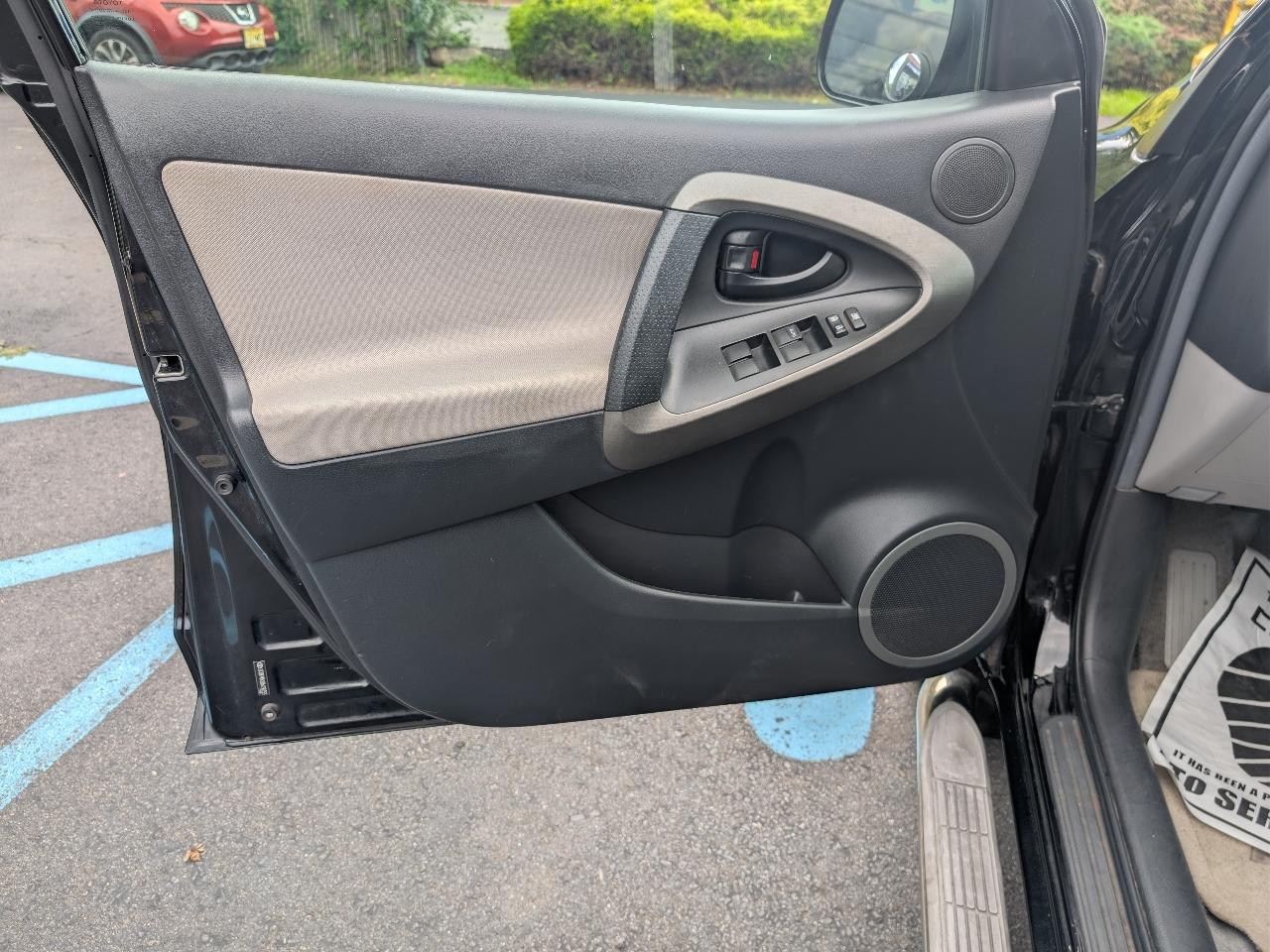 Toyota RAV4 Base I4 4WD 2011