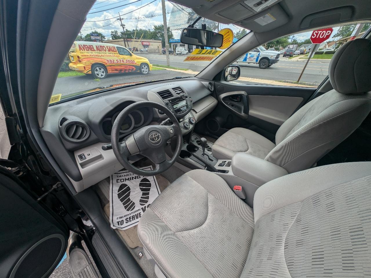 Toyota RAV4 Base I4 4WD 2011
