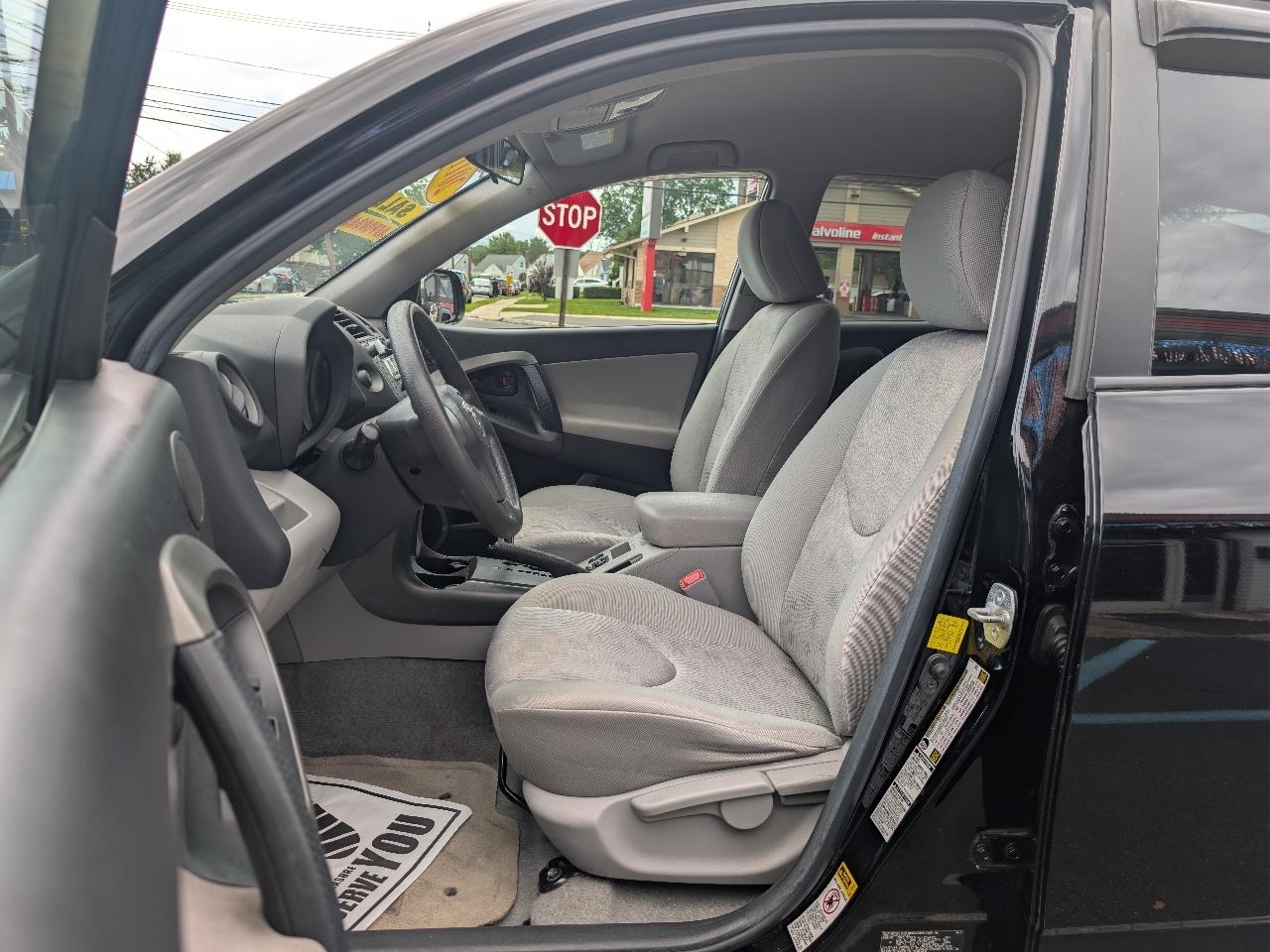 Toyota RAV4 Base I4 4WD 2011