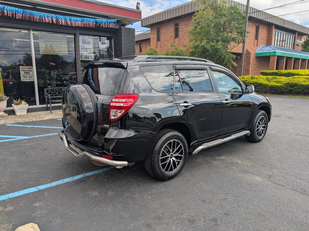 Toyota RAV4 Base I4 4WD 2011