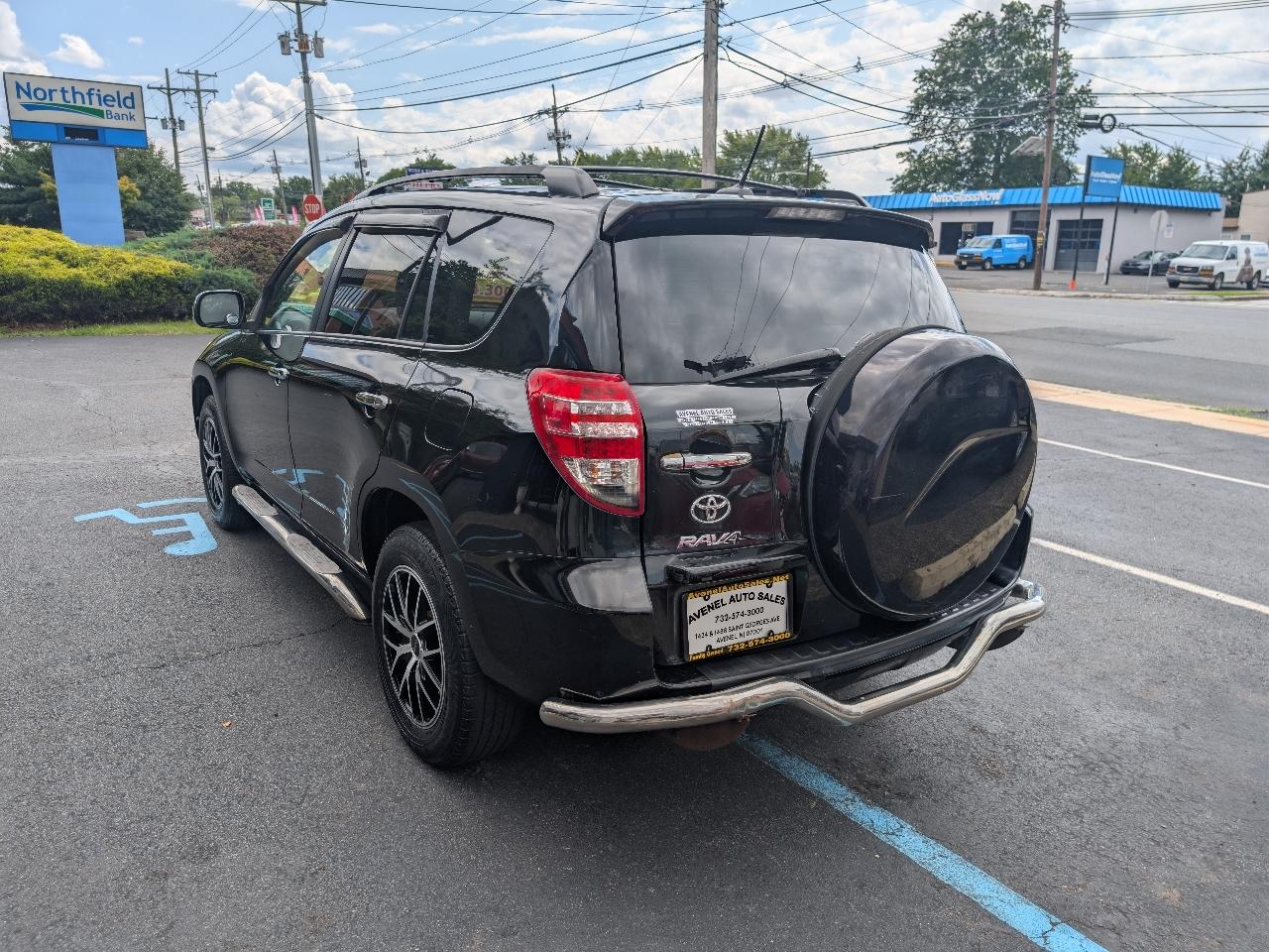 Toyota RAV4 Base I4 4WD 2011
