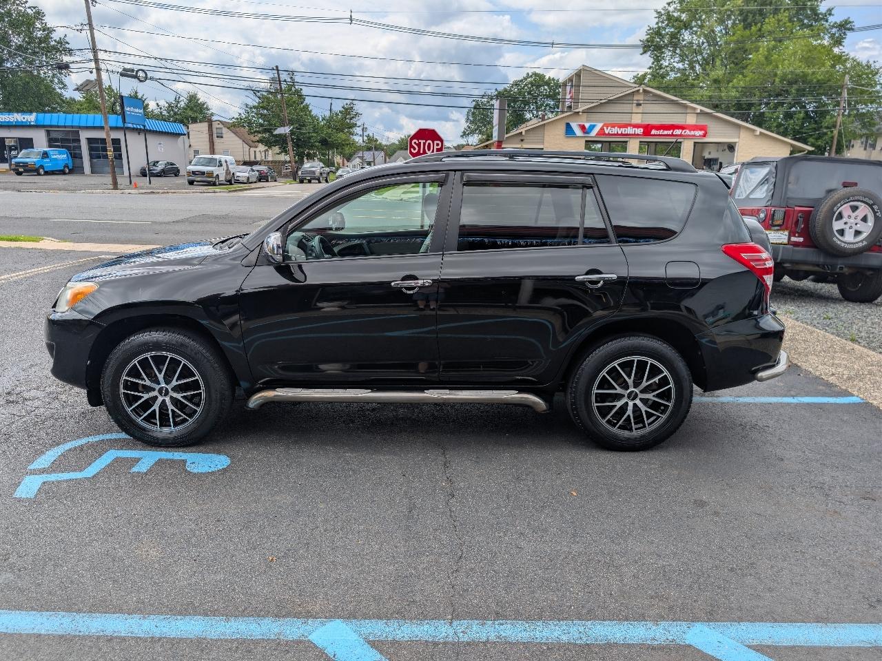 Toyota RAV4 Base I4 4WD 2011