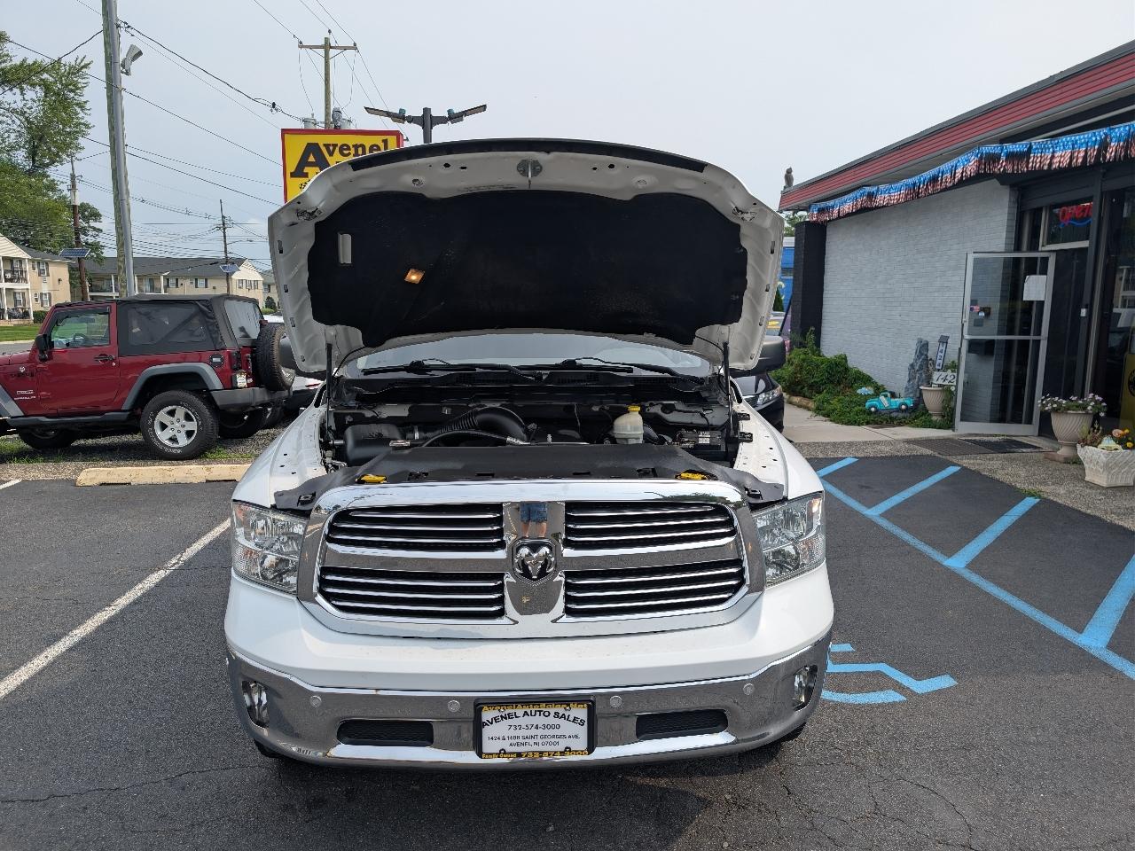 RAM 1500 SLT Crew Cab SWB 4WD 2016