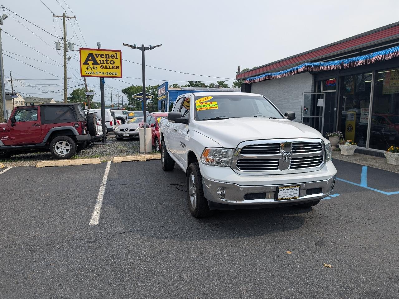 RAM 1500 SLT Crew Cab SWB 4WD 2016
