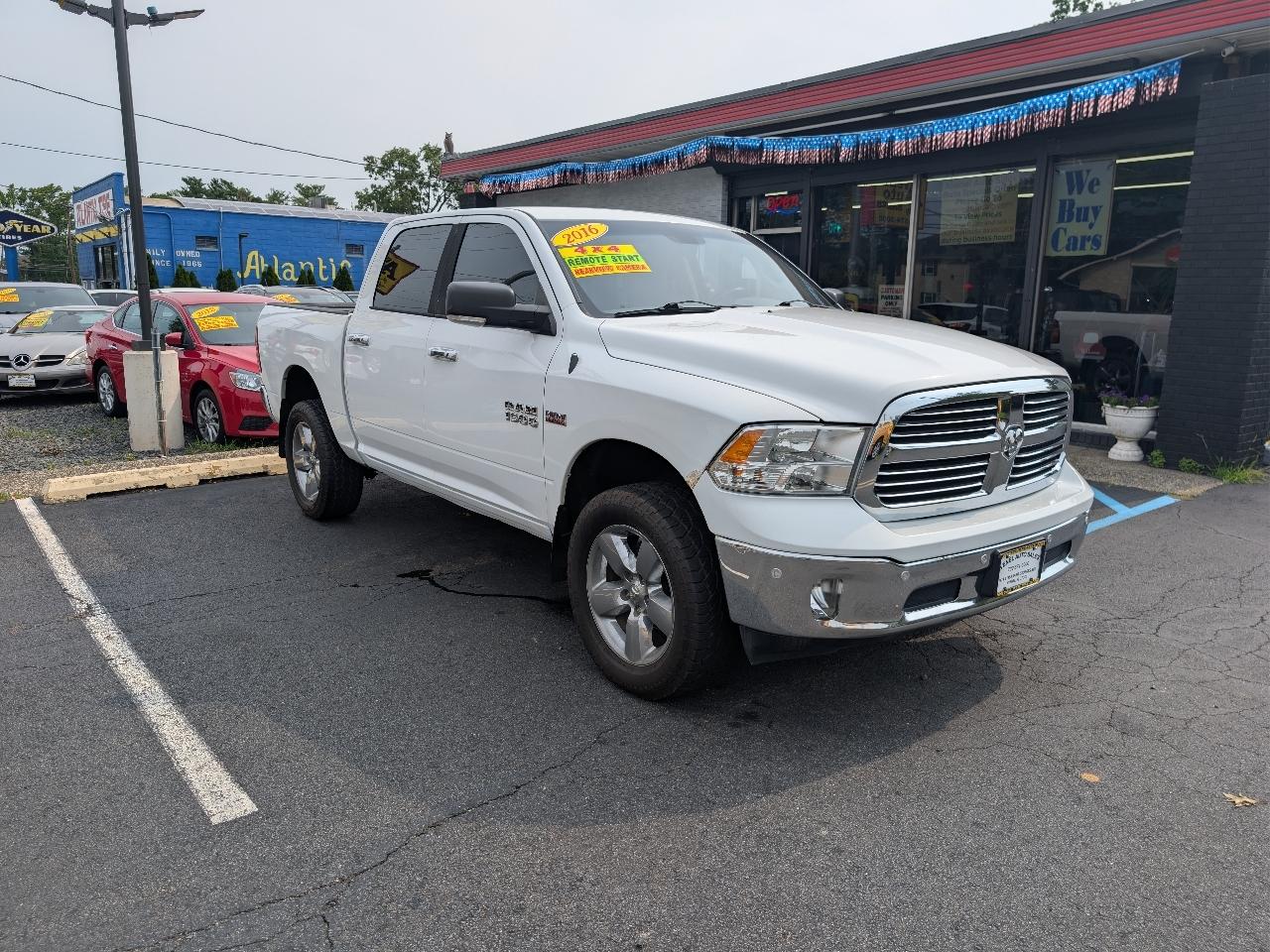 RAM 1500 SLT Crew Cab SWB 4WD 2016