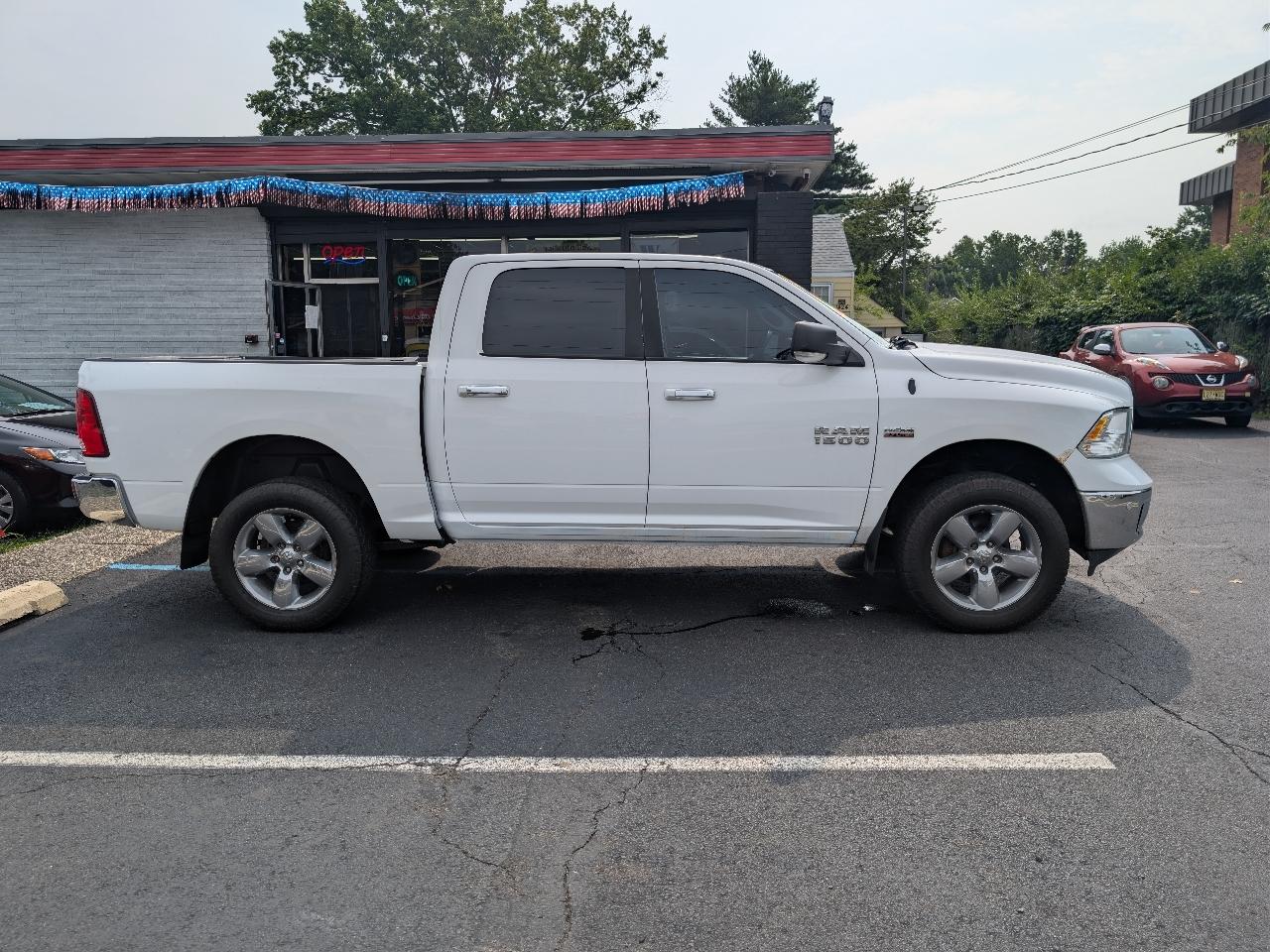 RAM 1500 SLT Crew Cab SWB 4WD 2016
