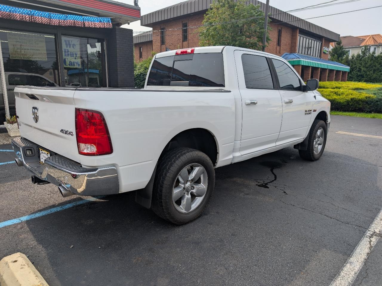 RAM 1500 SLT Crew Cab SWB 4WD 2016