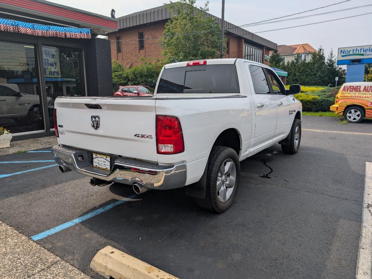 RAM 1500 SLT Crew Cab SWB 4WD 2016