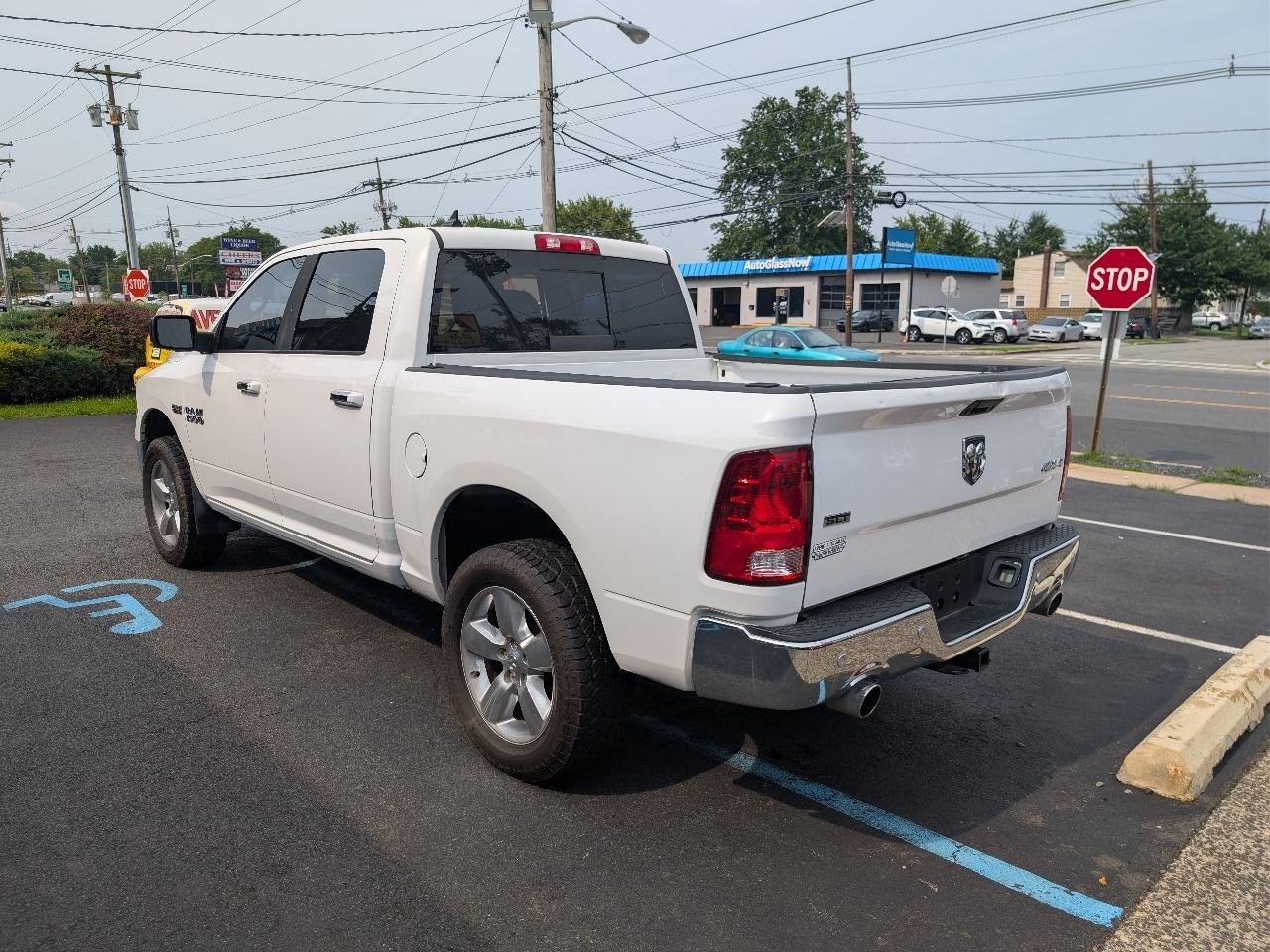 RAM 1500 SLT Crew Cab SWB 4WD 2016