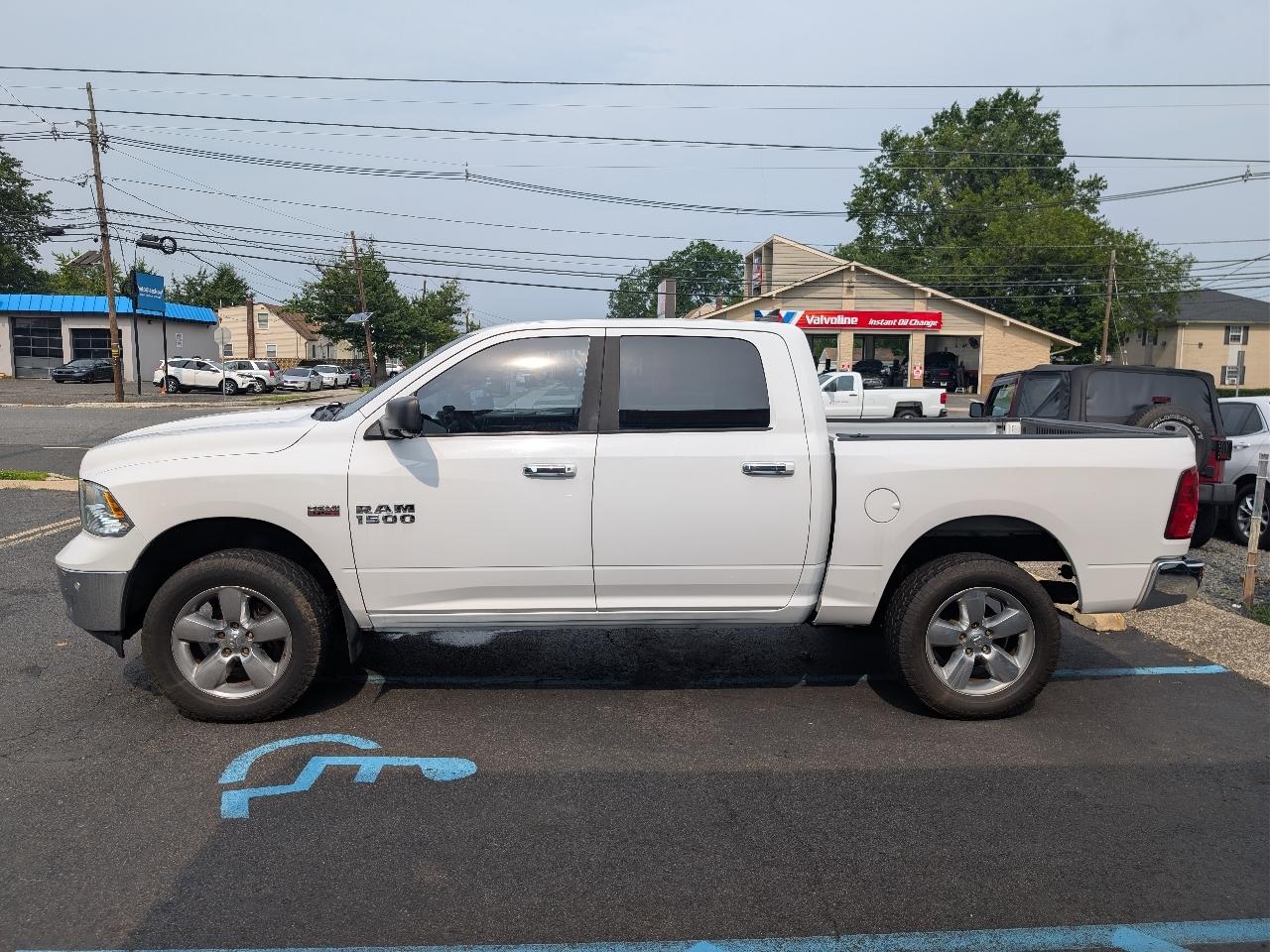 RAM 1500 SLT Crew Cab SWB 4WD 2016