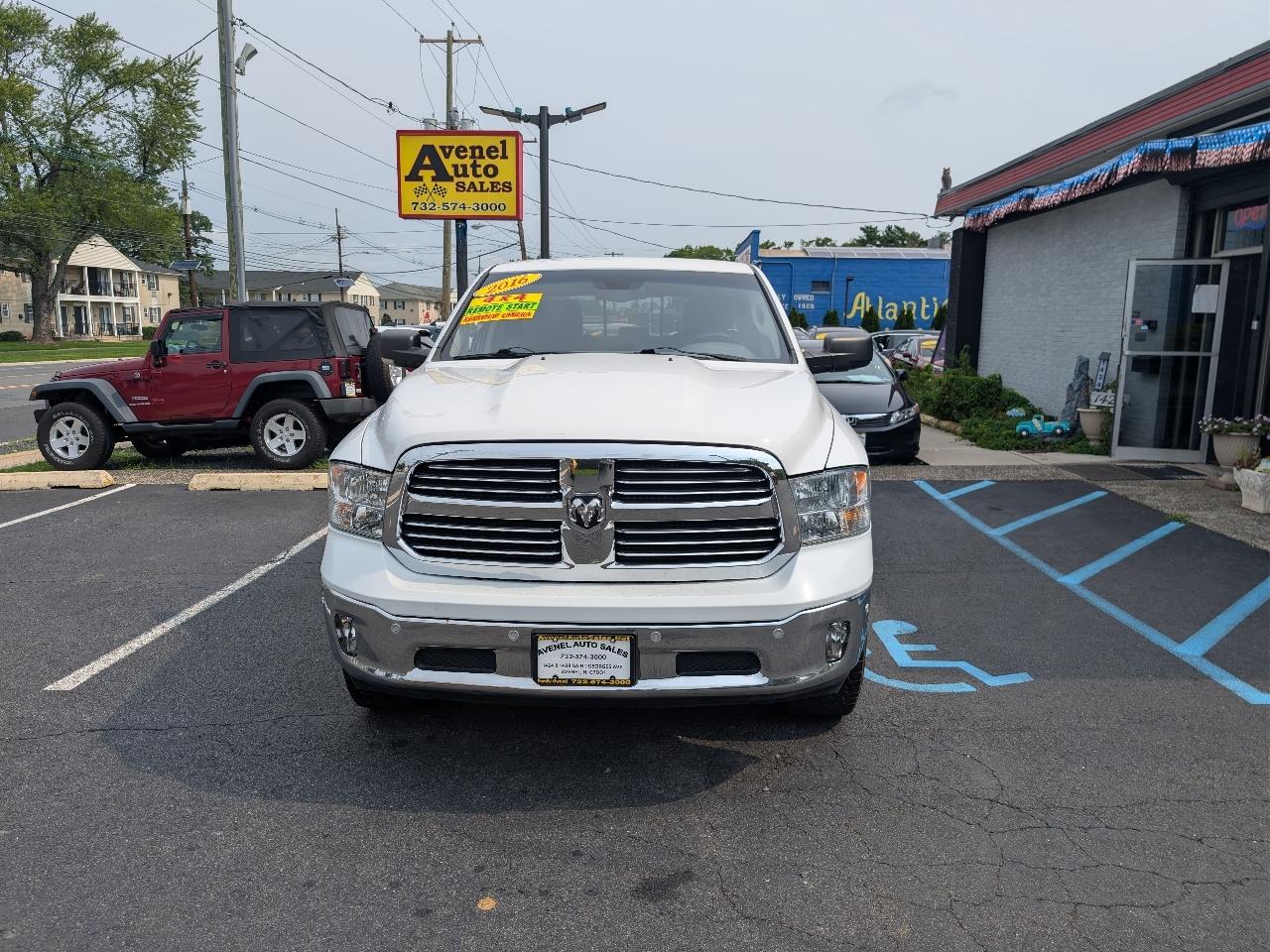 RAM 1500 SLT Crew Cab SWB 4WD 2016