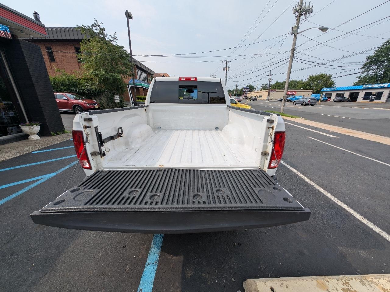 RAM 1500 SLT Crew Cab SWB 4WD 2016