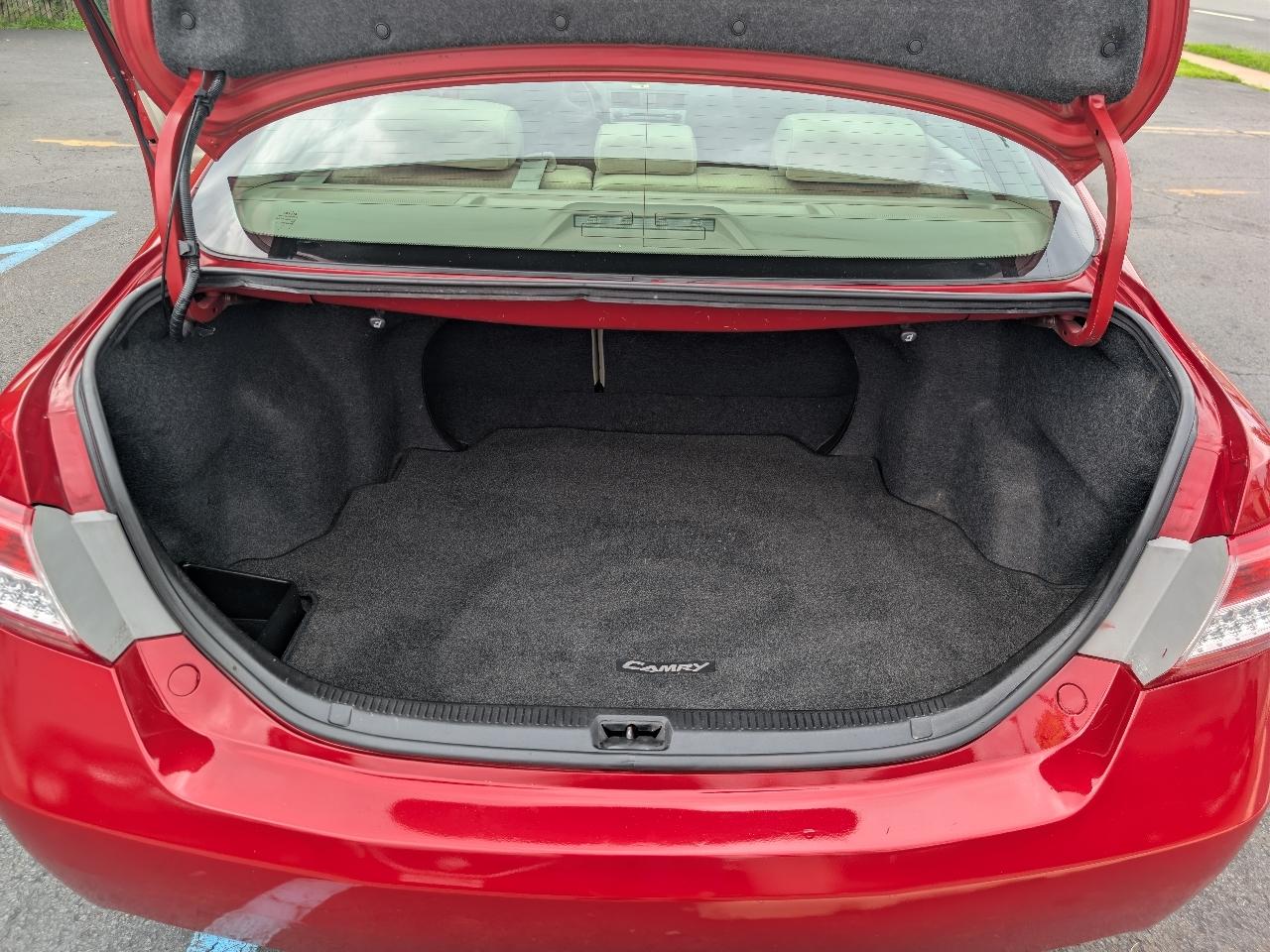 Toyota Camry Base 6-Spd AT 2011