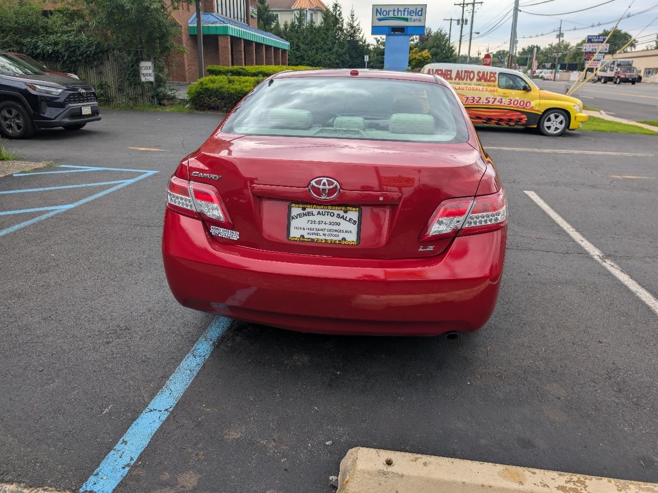 Toyota Camry Base 6-Spd AT 2011