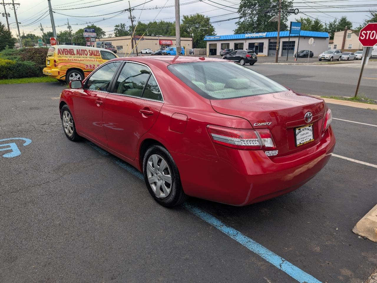 Toyota Camry Base 6-Spd AT 2011