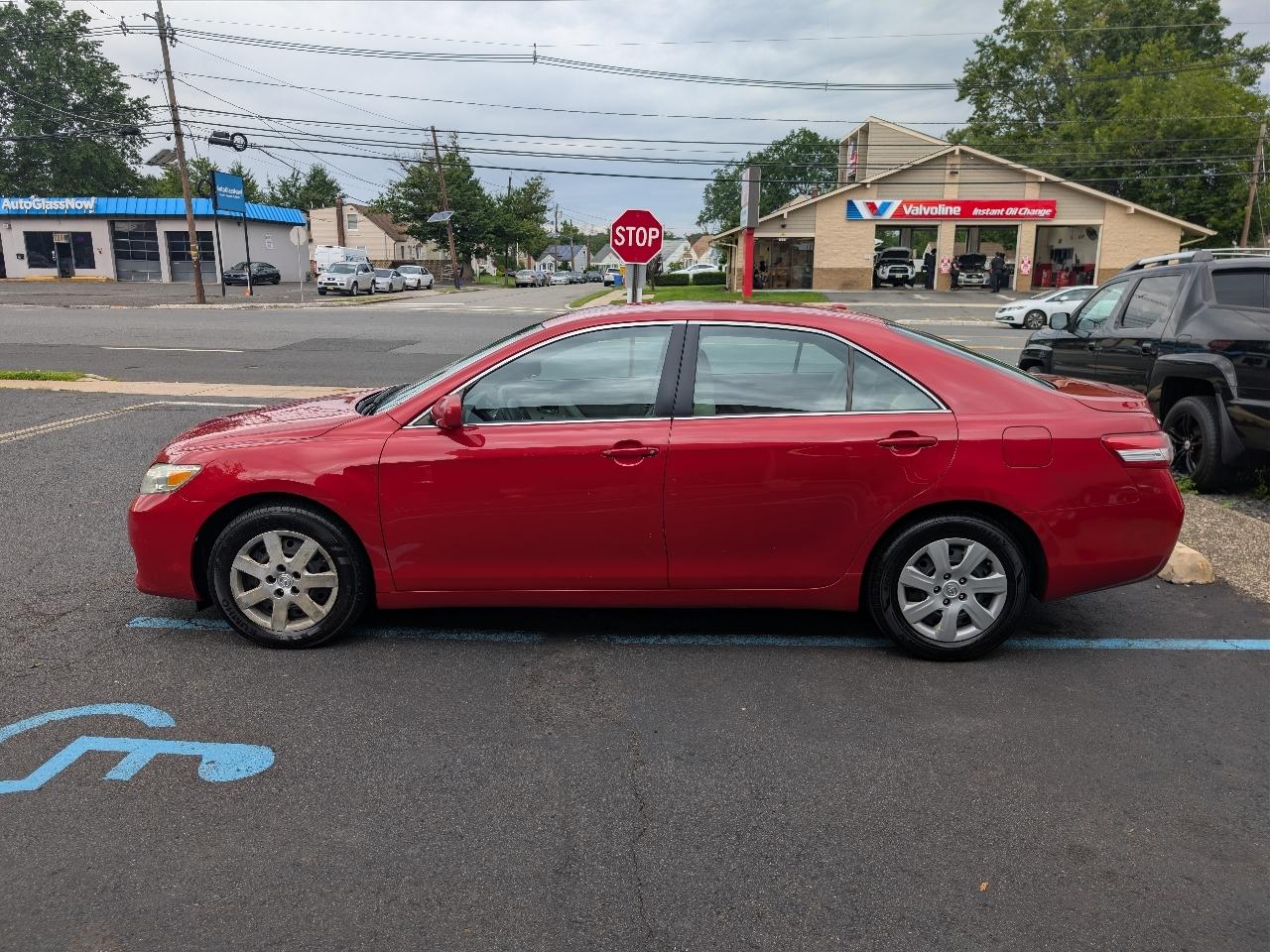 Toyota Camry Base 6-Spd AT 2011