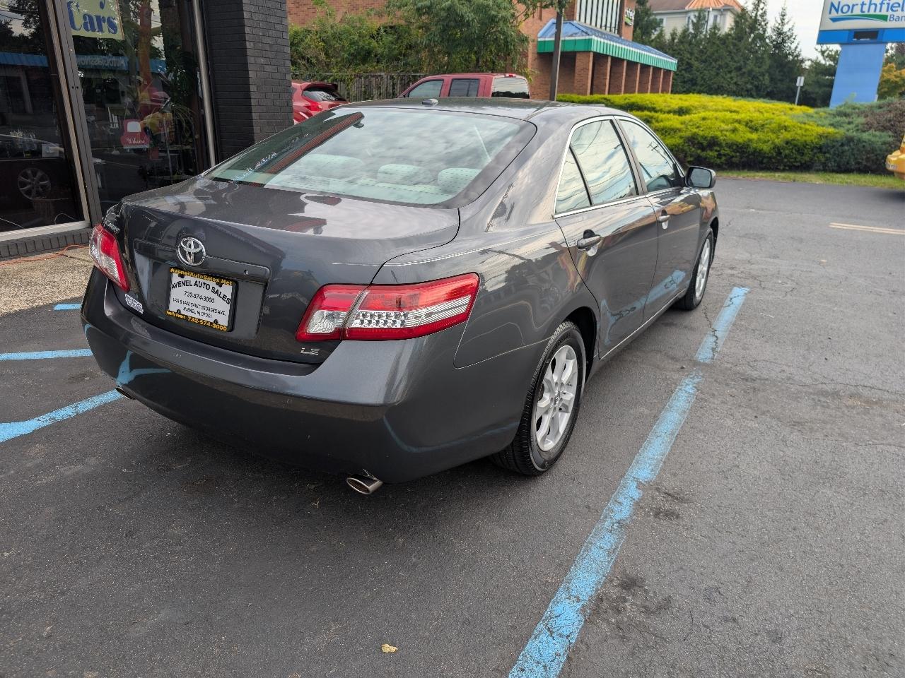 Toyota Camry XLE V6 6-Spd AT 2011