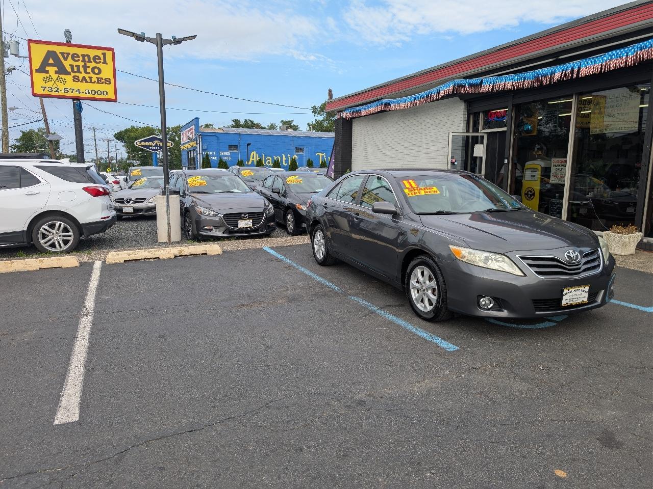Toyota Camry XLE V6 6-Spd AT 2011