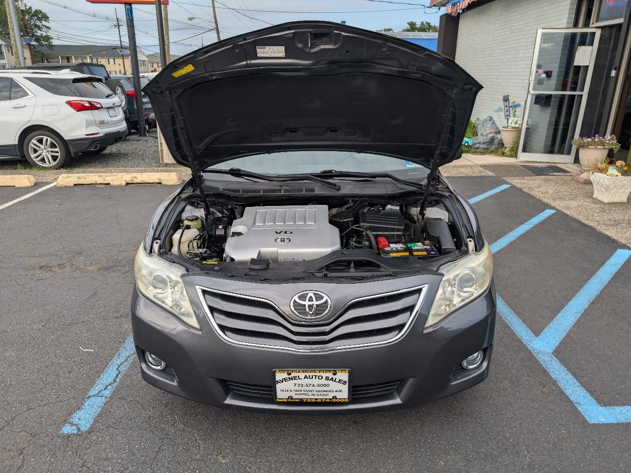 Toyota Camry XLE V6 6-Spd AT 2011