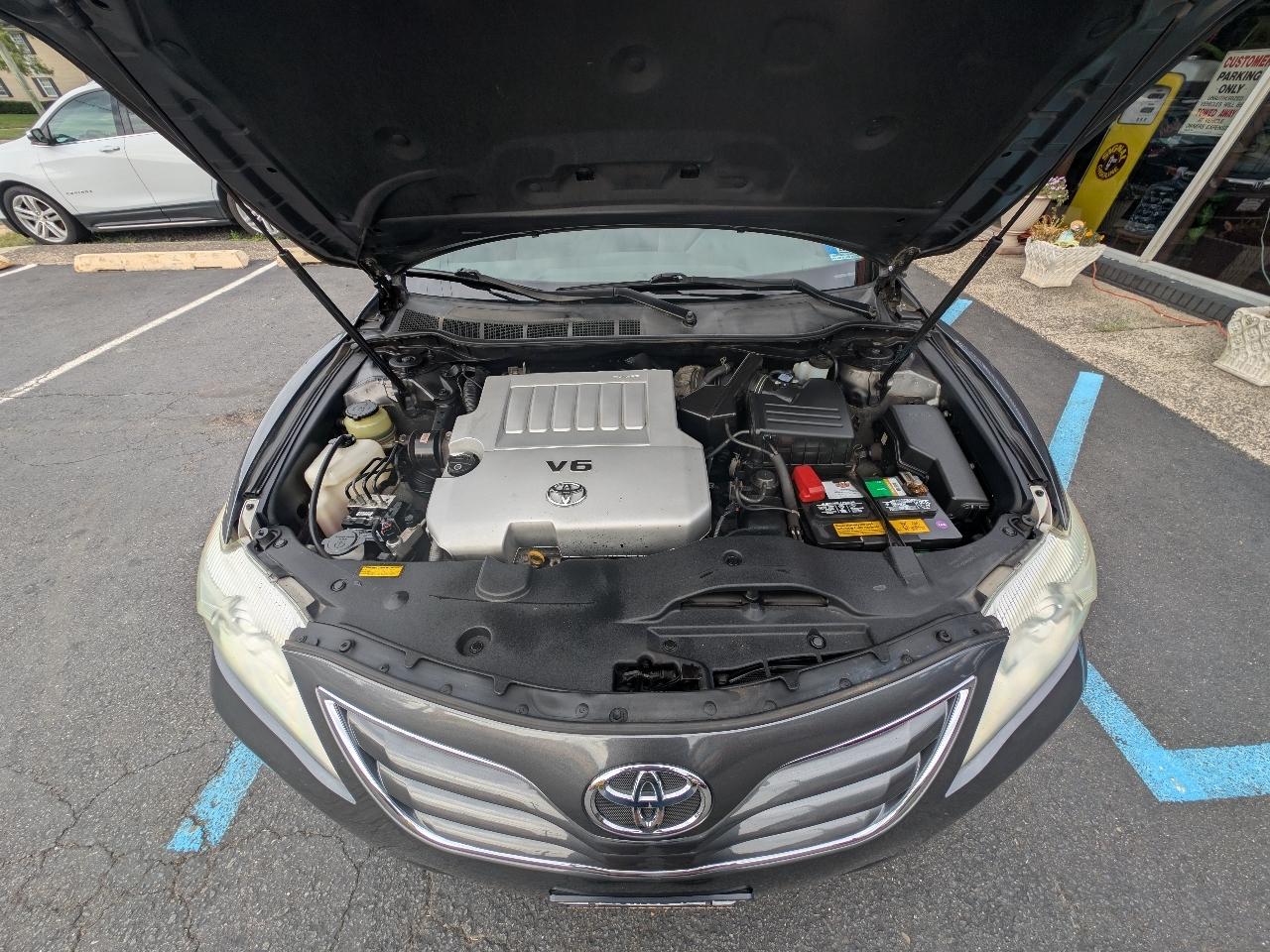 Toyota Camry XLE V6 6-Spd AT 2011