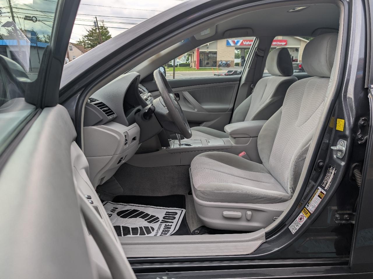Toyota Camry XLE V6 6-Spd AT 2011