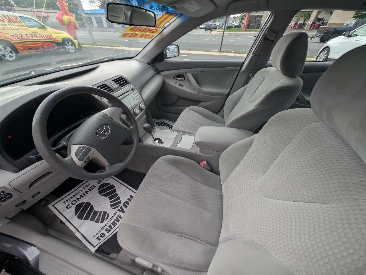 Toyota Camry XLE V6 6-Spd AT 2011
