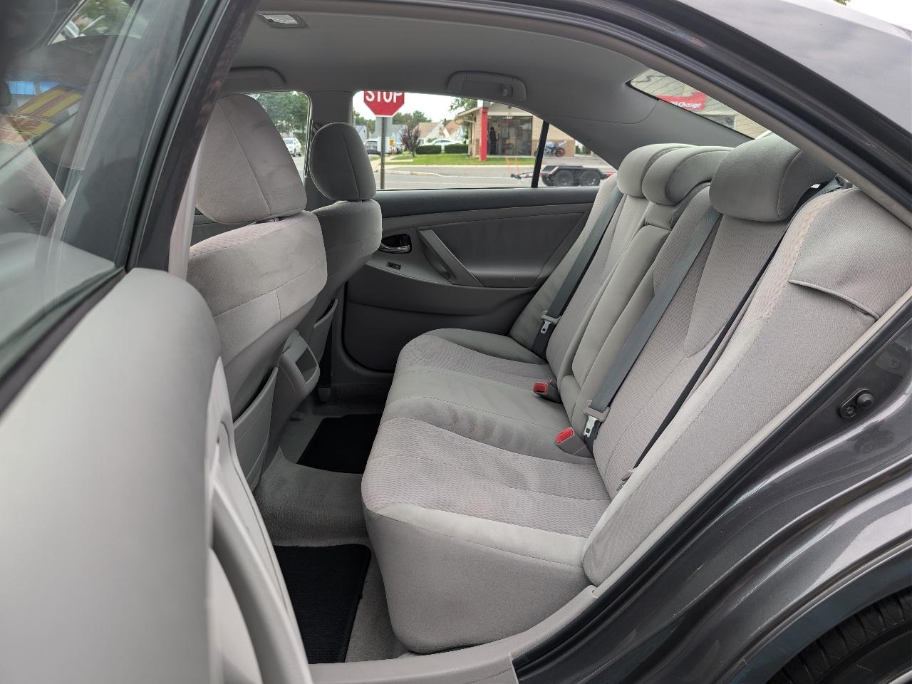 Toyota Camry XLE V6 6-Spd AT 2011